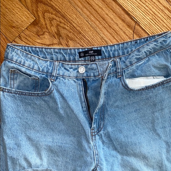 High Rise Mom Jeans - Picture 4 of 8